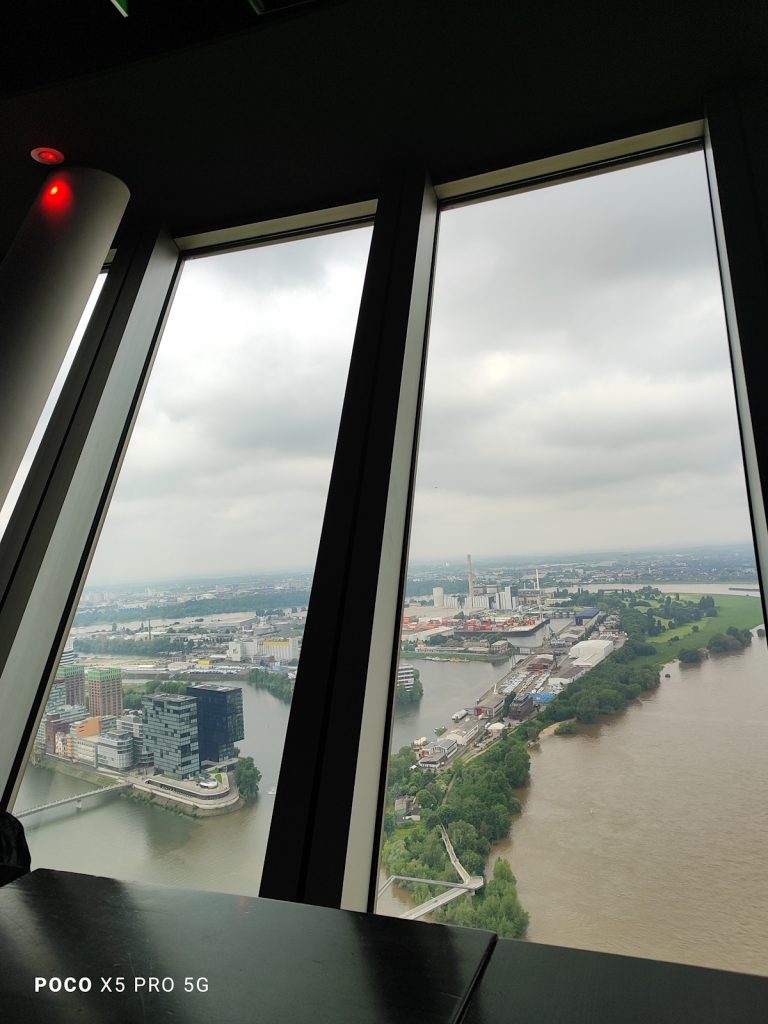 tv toranj Rheinturm Düsseldorf